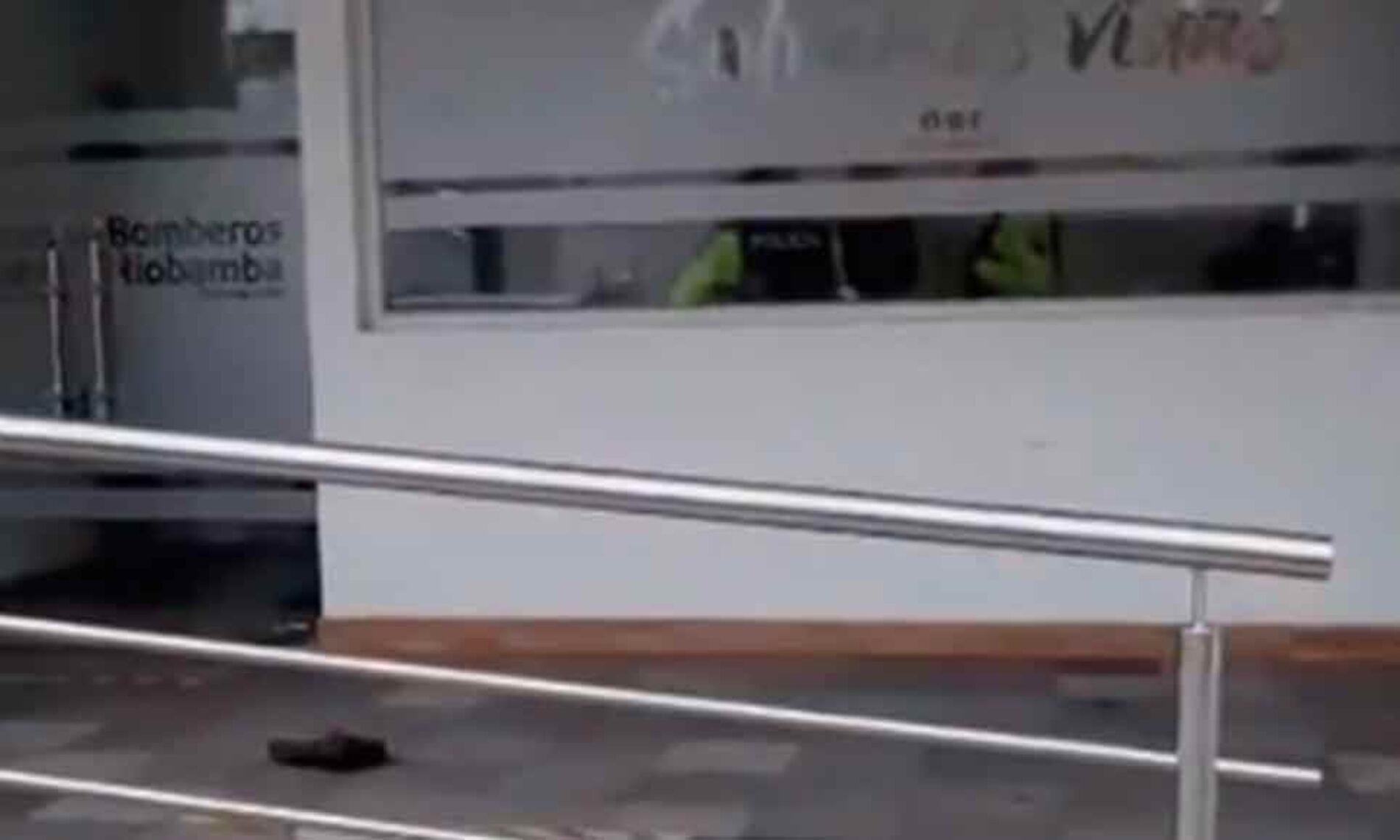 ALLANAMIENTO EN OFICINAS DE BOMBEROS RIOBAMBA SORPRENDE A LA CIUDAD