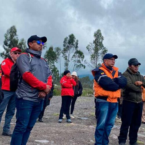 OBSERVADORES VOLCÁNICOS SE REUNIERON EN EL PARQUE NACIONAL COTOPAXI PARA FORTALECER LA VIGILANCIA COMUNITARIA