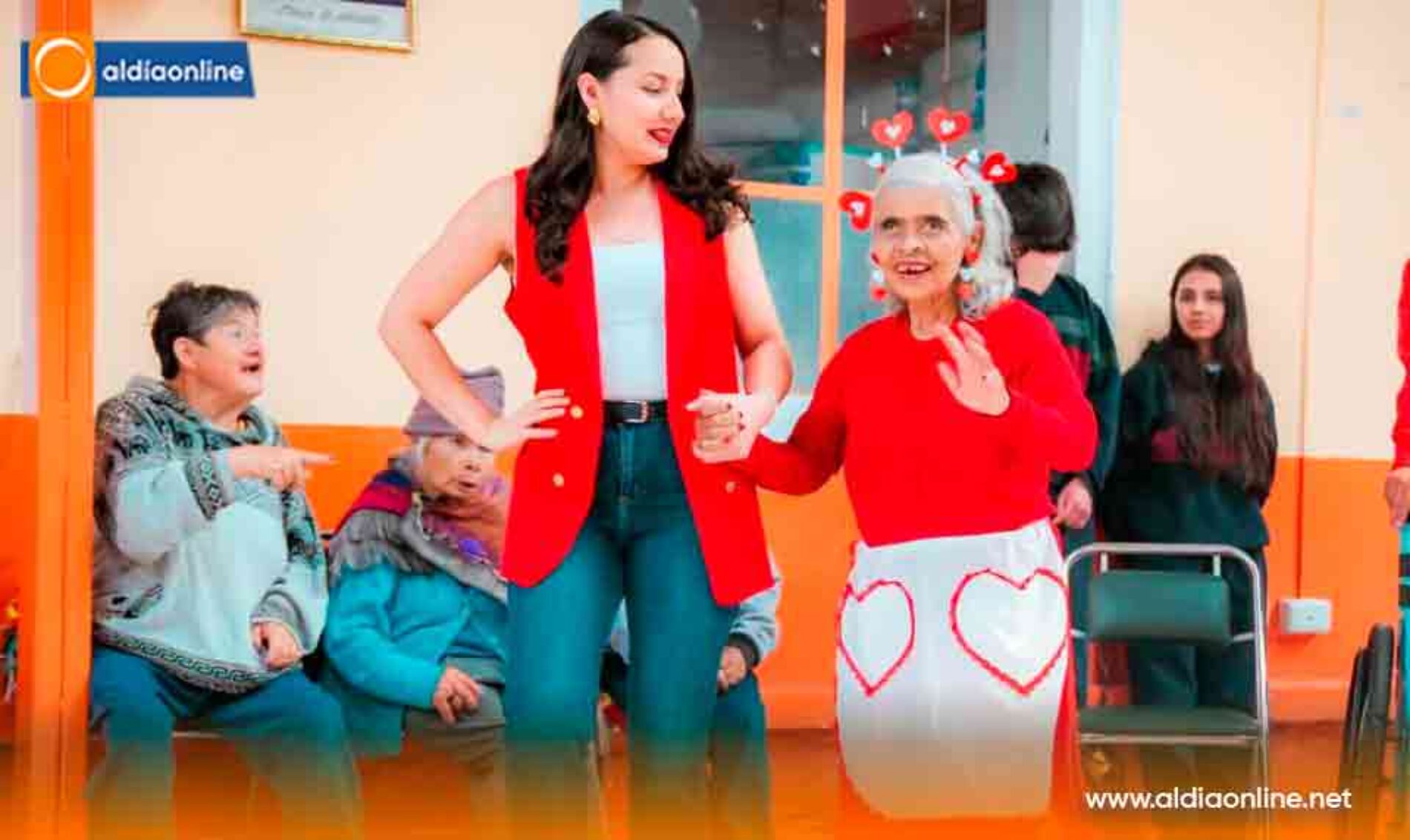 PATRONATO MUNICIPAL OFRECIÓ ALEGRÍA Y EMOCIÓN EN EL HOGAR DE ANCIANOS “ESTUPIÑÁN” POR SAN VALENTÍN