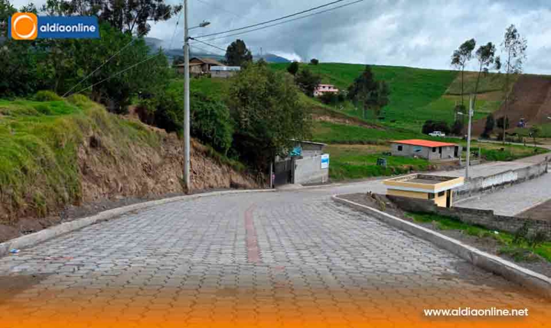 TOAYLIN RECIBE EL ADOQUINADO DEL INGRESO AL ESTADIO, PARQUEADEROS Y ZONA DE COMIDAS