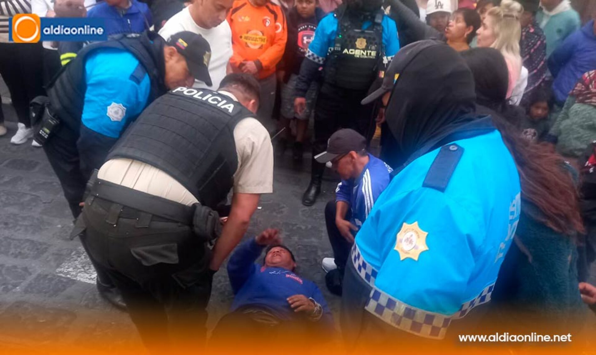 AGENTES MUNICIPALES FRUSTRAN ASALTO EN PLENO CORREDOR SEGURO DE LATACUNGA Y CAPTURAN A DOS SOSPECHOSOS