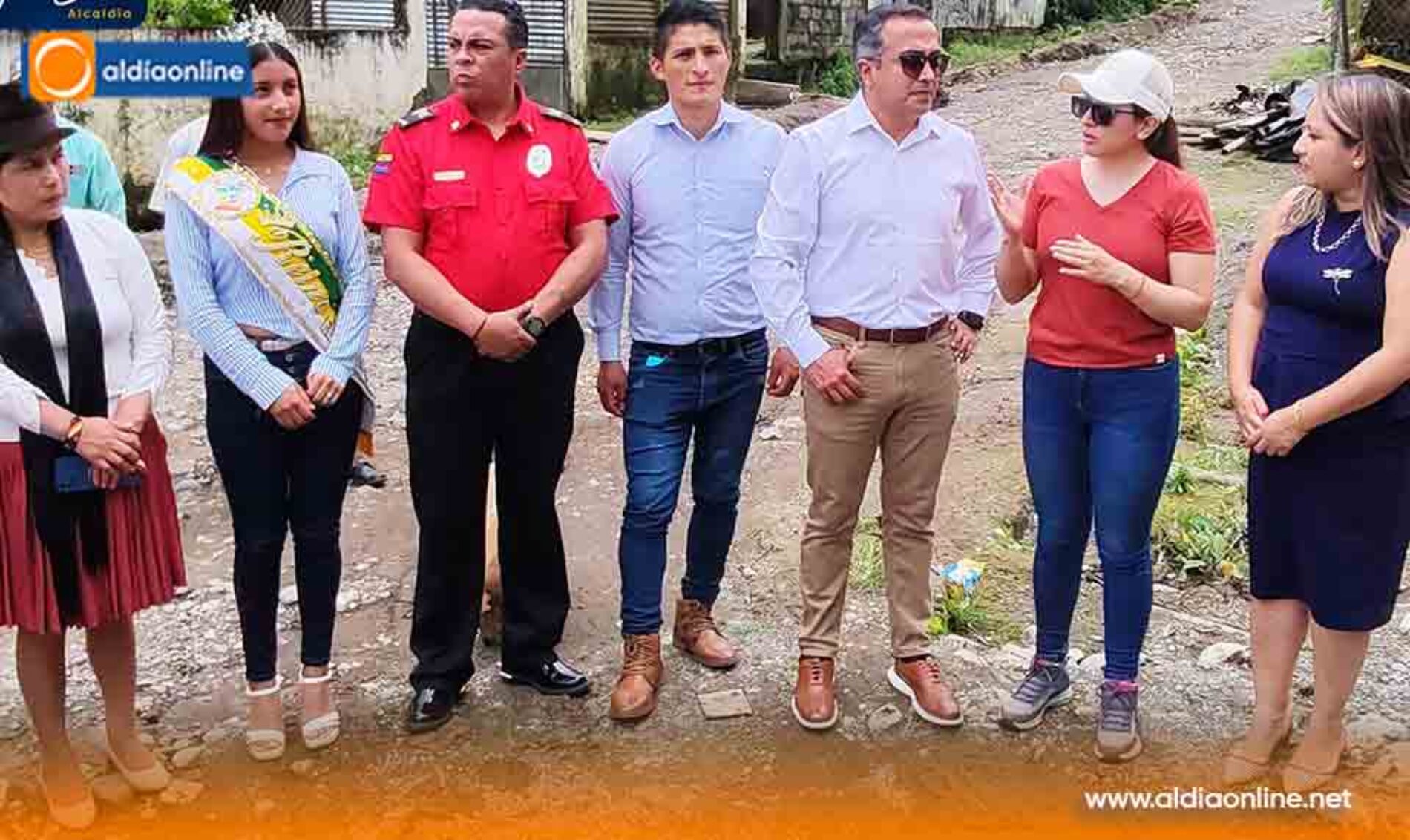AUTORIDADES RECORREN MERCADO TINGO LA ESPERANZA Y RECOGEN NECESIDADES DE LA COMUNIDAD