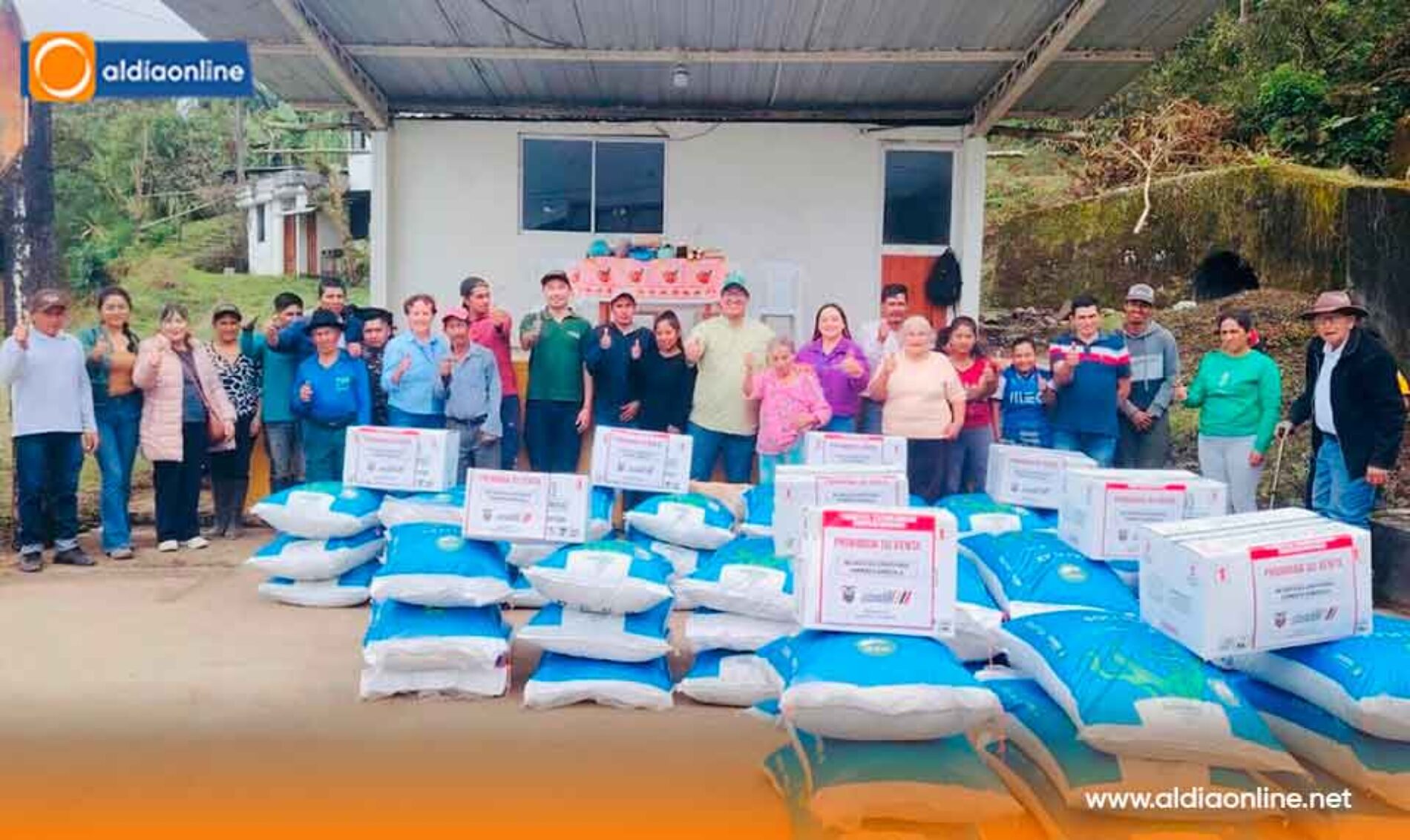 MAGP IMPULSA LA PRODUCTIVIDAD EN EL SUBTRÓPICO DE COTOPAXI CON LA ENTREGA DE KITS TECNOLÓGICOS AGRÍCOLAS