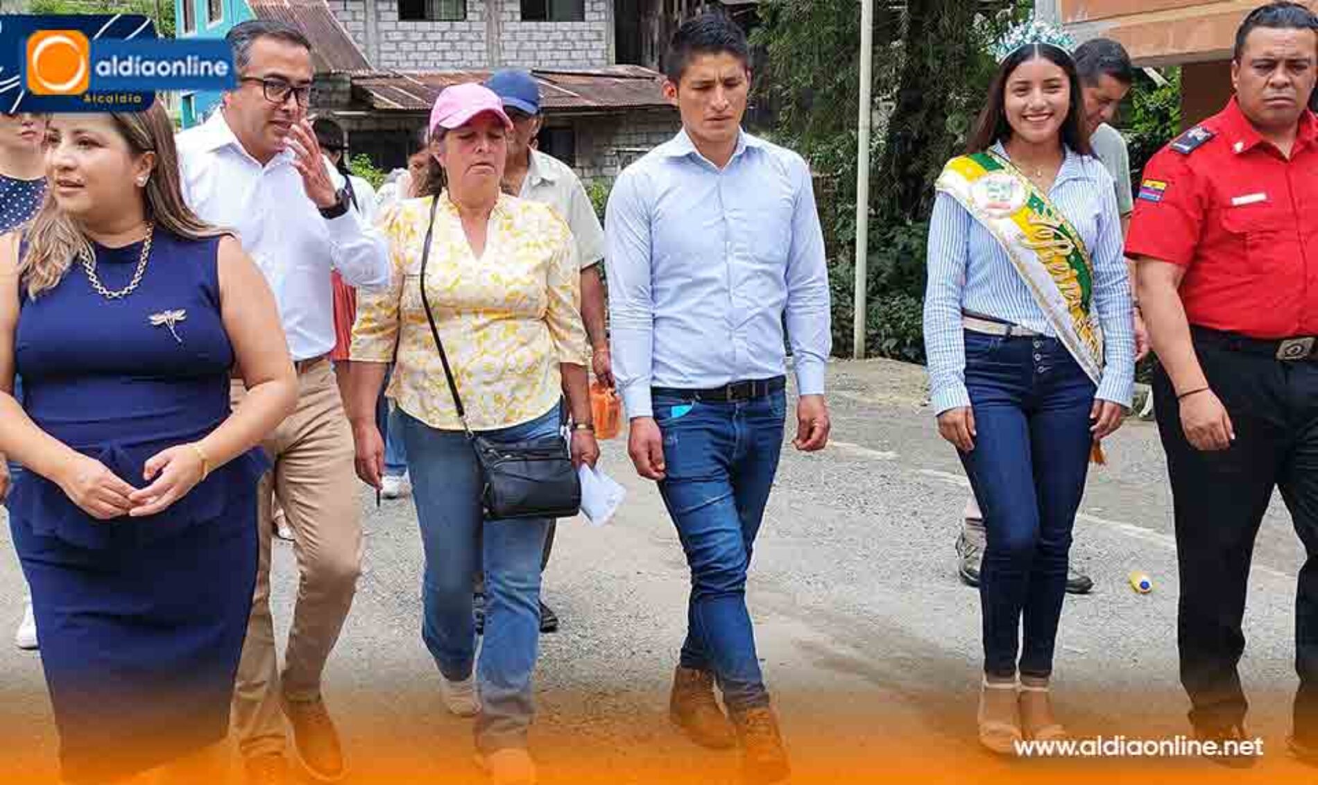 AUTORIDADES RECORREN MERCADO TINGO LA ESPERANZA Y RECOGEN NECESIDADES DE LA COMUNIDAD