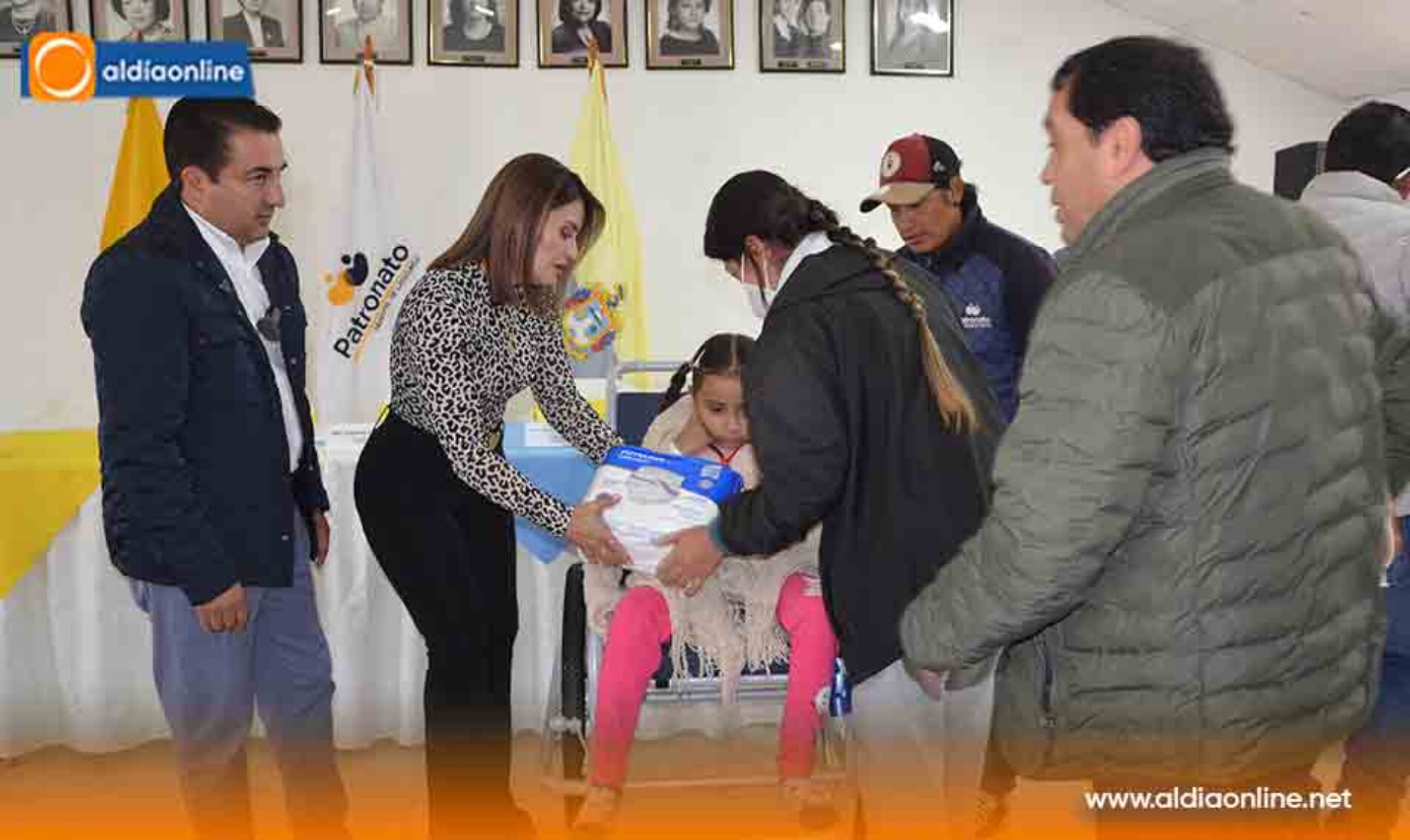 PATRONATO DE LATACUNGA Y FUNDACIÓN CHARITY ANYWHERE ENTREGAN SILLAS DE RUEDAS TODO TERRENO A PERSONAS CON DISCAPACIDAD