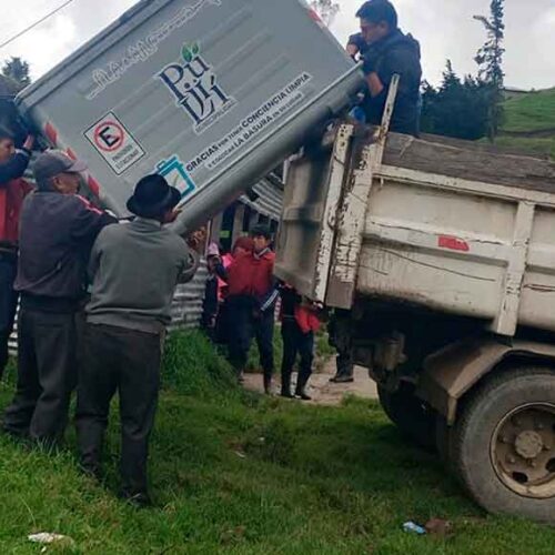 MUNICIPIO DE PUJILÍ ENTREGA ECO TACHO COMUNITARIO A LA COMUNIDAD CHINE ALTO