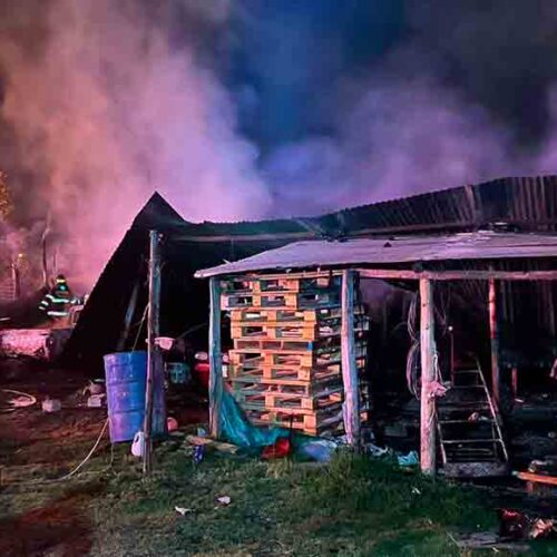 INCENDIO ESTRUCTURAL EN SANTA ROSA LATACUNGA DEJÓ CUANTIOSOS DAÑOS MATERIALES, PERO SIN VÍCTIMAS