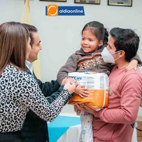 PATRONATO DE LATACUNGA Y FUNDACIÓN CHARITY ANYWHERE ENTREGAN SILLAS DE RUEDAS TODO TERRENO A PERSONAS CON DISCAPACIDAD