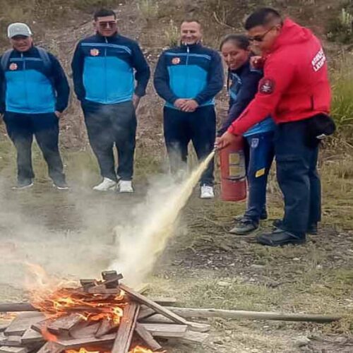 AGENTES DE CONTROL MUNICIPAL DE LATACUNGA SE CAPACITAN EN PREVENCIÓN DE INCENDIOS Y MANEJO DE EXTINTORES