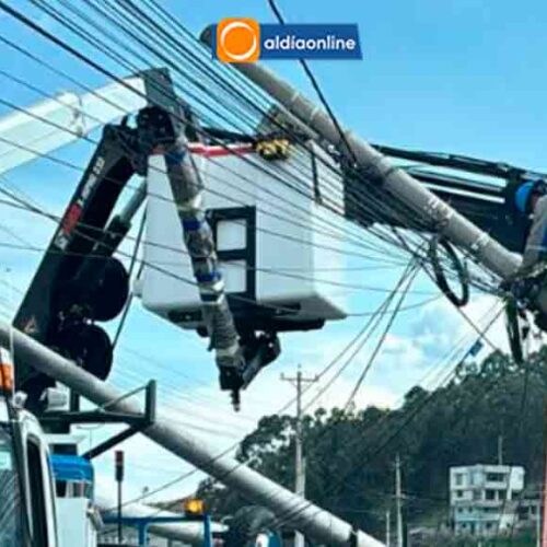 CHOQUE VEHICULAR DEJA POSTE ELÉCTRICO DAÑADO Y OBLIGA A INTERVENCIÓN URGENTE DE ELEPCO