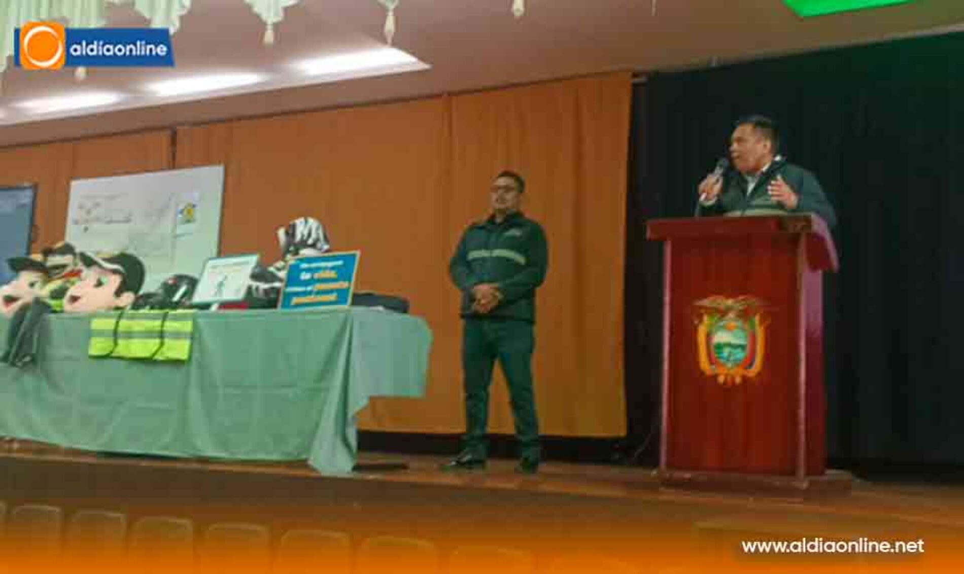 CAPACITACIÓN A MAESTROS Y RECTORES DE UNIDADES EDUCATIVAS IMPARTE SEGURIDAD CIUDADANA EN LATACUNGA