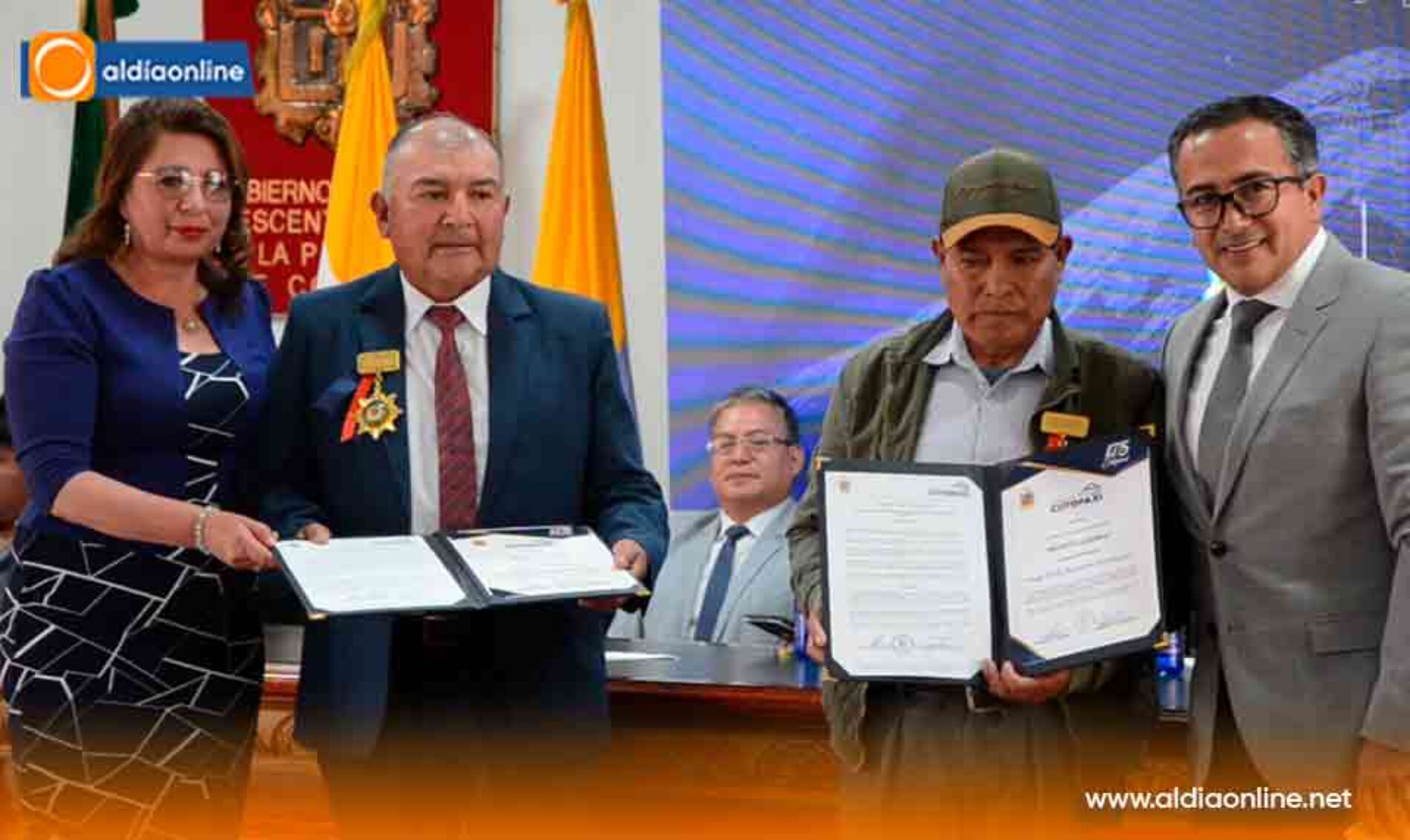 COTOPAXI CELEBRA CON SESIÓN CONMEMORATIVA, RECONOCIMIENTO AL MÉRITO, EMPLEADOS Y TRABAJADORES (Video)