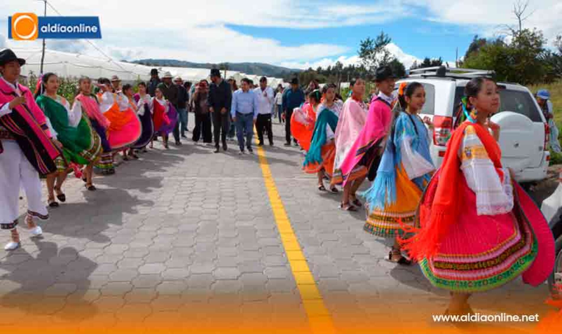 SANTA ANA EN GUAYTACAMA CELEBRA OBRA DE ADOQUINADO EFECTUADO POR LA MUNICIPALIDAD DE LATACUNGA (Video)
