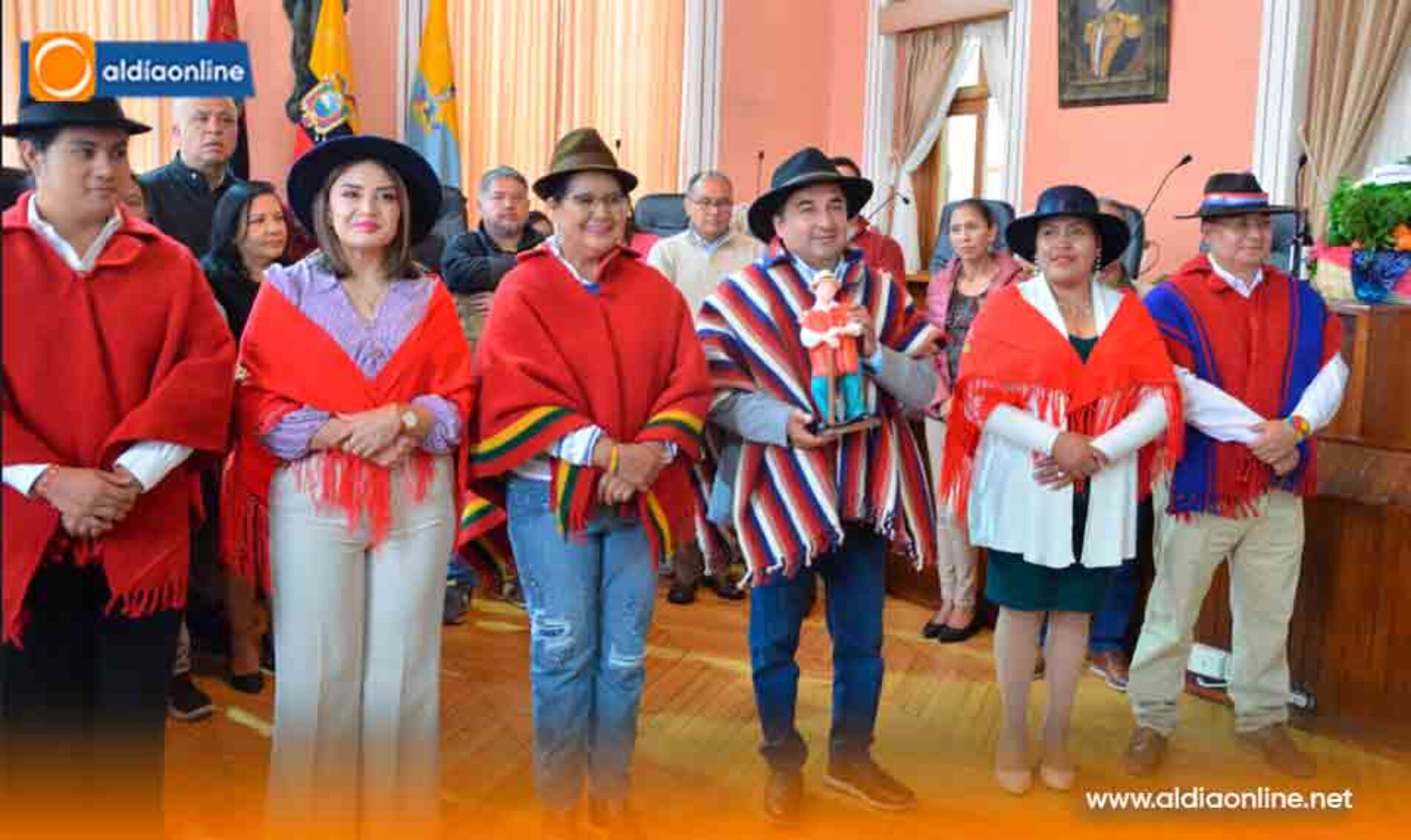 LA “JOCHA” UNE A AUTORIDADES PARA CELEBRAR LOS 175 AÑOS DE COTOPAXI CON EL RANDI-RANDI (Video)