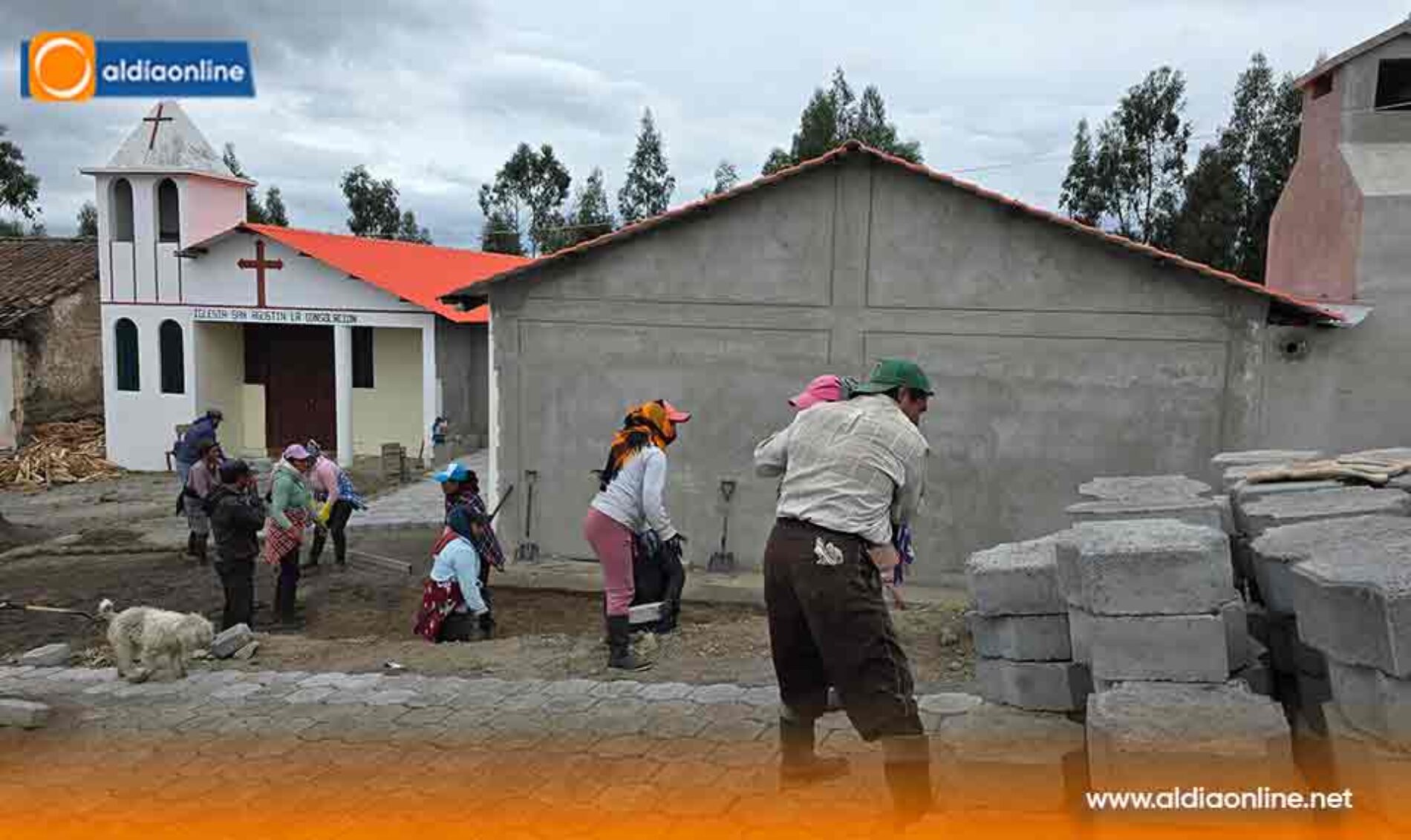 COMUNIDAD LA CONSOLACIÓN MEJORA SU ESTADIO CON APOYO MUNICIPAL DE SALCEDO Y TRABAJO COMUNITARIO