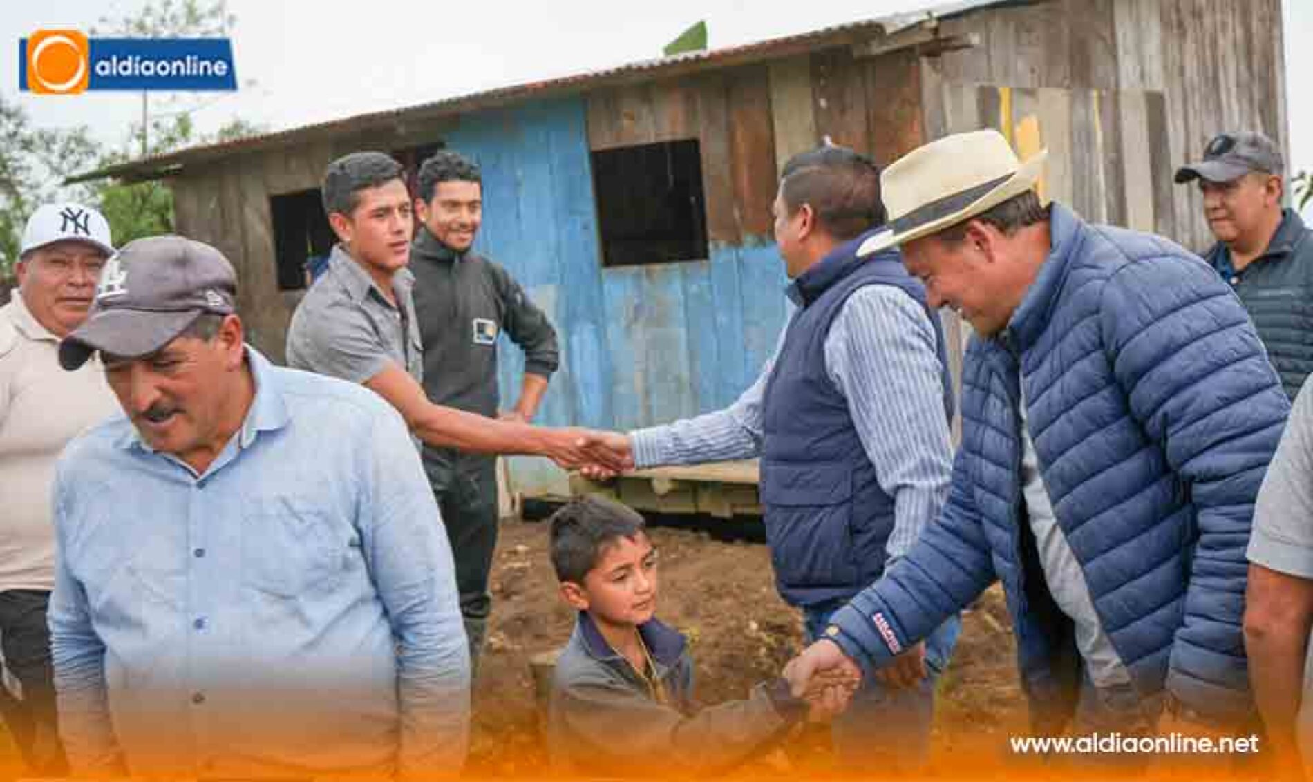 ALCALDE ÓSCAR MONJE INICIA CONSTRUCCIÓN DE CANCHA CUBIERTA EN SIGCHOS