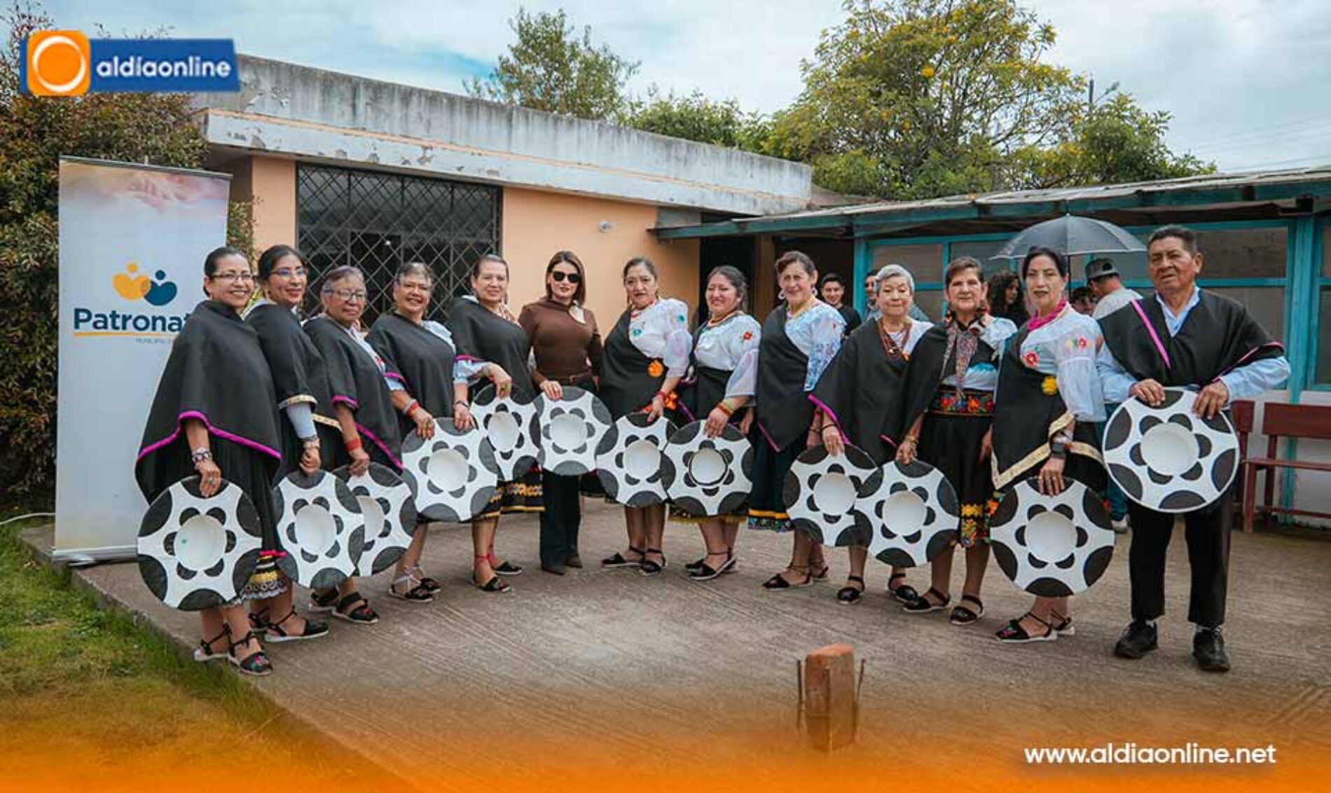 MÁS DE 100 ADULTOS MAYORES RECIBEN AYUDAS DEL PATRONATO DE LATACUNGA EN JORNADA SOLIDARIA