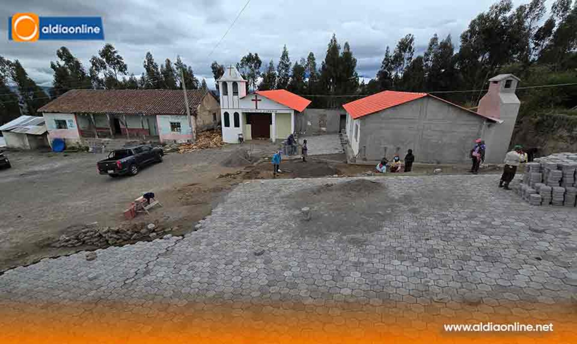 COMUNIDAD LA CONSOLACIÓN MEJORA SU ESTADIO CON APOYO MUNICIPAL DE SALCEDO Y TRABAJO COMUNITARIO