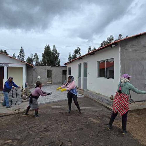 COMUNIDAD LA CONSOLACIÓN MEJORA SU ESTADIO CON APOYO MUNICIPAL DE SALCEDO Y TRABAJO COMUNITARIO