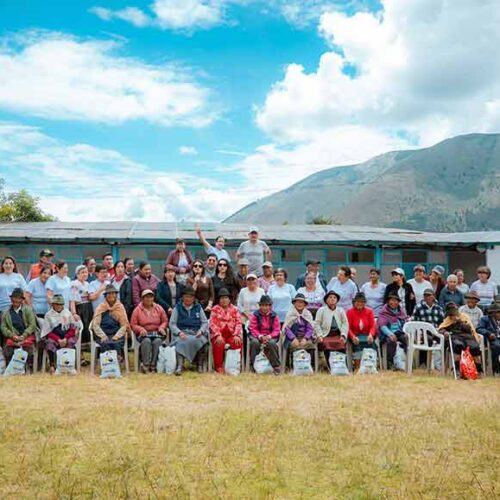 MÁS DE 100 ADULTOS MAYORES RECIBEN AYUDAS DEL PATRONATO DE LATACUNGA EN JORNADA SOLIDARIA