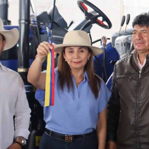 MÁS DE 550 PRODUCTORES DE COTOPAXI FORTALECEN SU DESARROLLO CON ENTREGA DE TÍTULOS, MAQUINARIA Y KITS AGRÍCOLAS