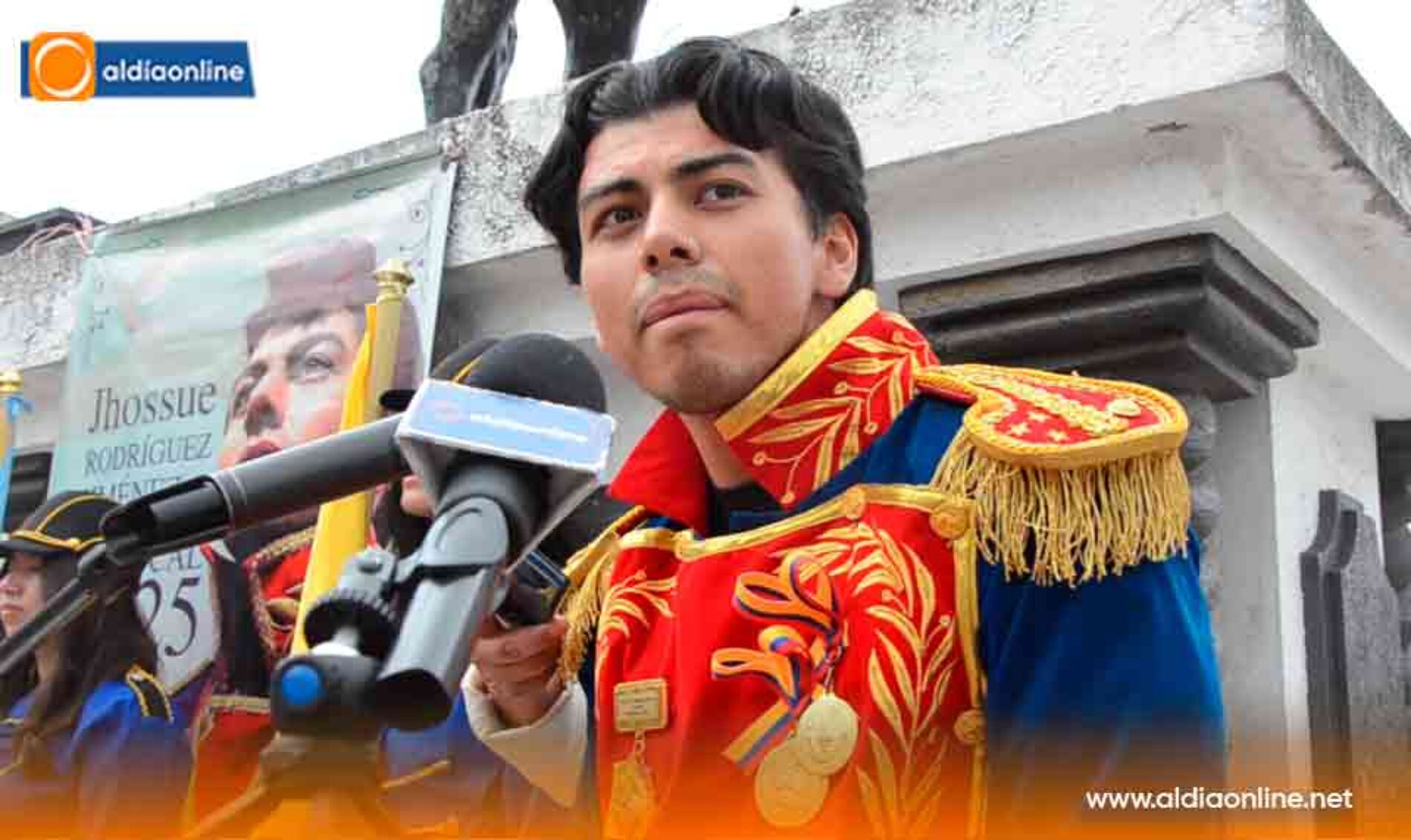 EMOTIVA ENTREGA DEL SABLE AL NUEVO MARISCAL EN LA CALLE DOS DE MAYO DIEGO SÁNCHEZ GRANDES (Videos)