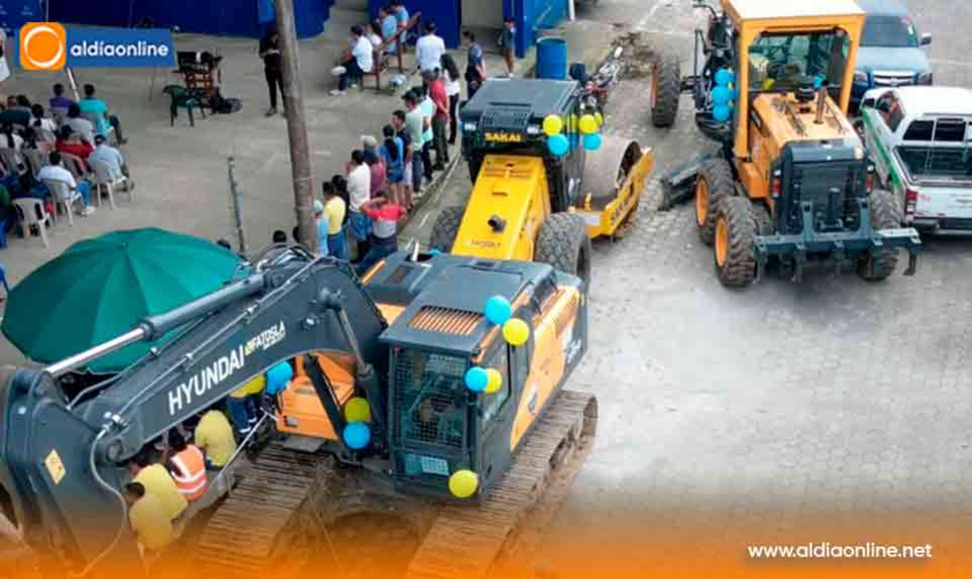 ALCALDE DE PANGUA  WILSON CORREA ENTREGA NUEVO EQUIPO CAMINERO EN MEDIO DE LA EMERGENCIA INVERNAL