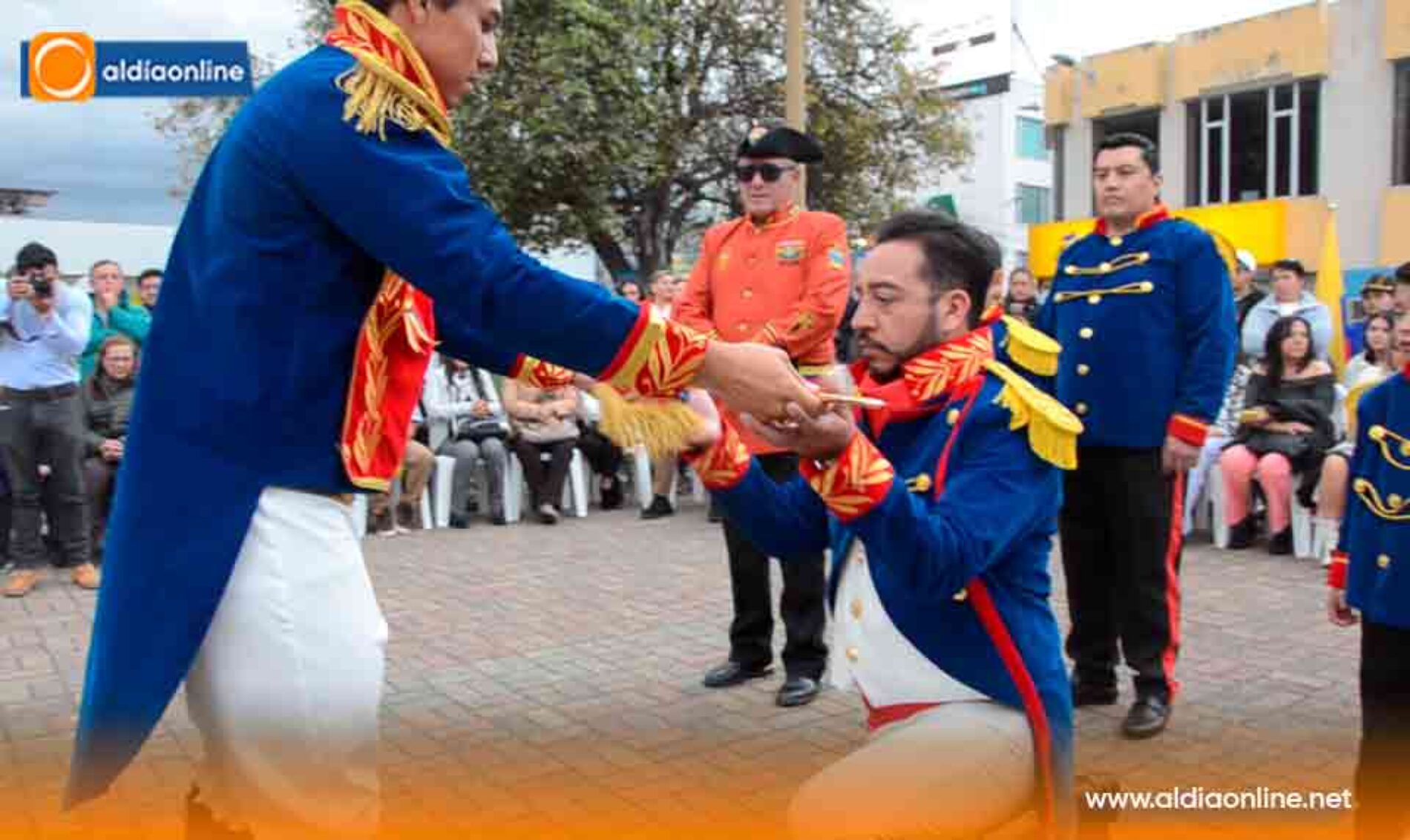 EMOTIVA ENTREGA DEL SABLE AL NUEVO MARISCAL EN LA CALLE DOS DE MAYO DIEGO SÁNCHEZ GRANDES (Videos)