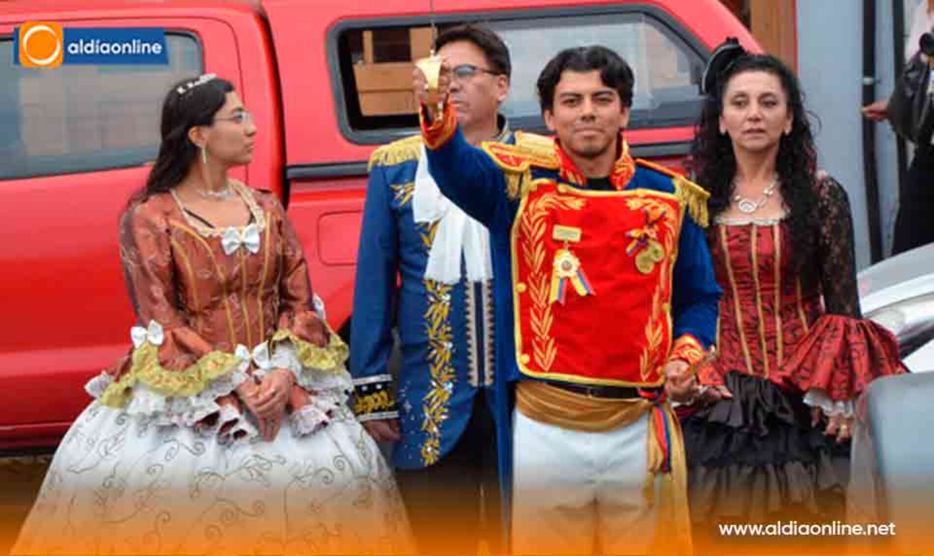 EMOTIVA ENTREGA DEL SABLE AL NUEVO MARISCAL EN LA CALLE DOS DE MAYO DIEGO SÁNCHEZ GRANDES (Videos)