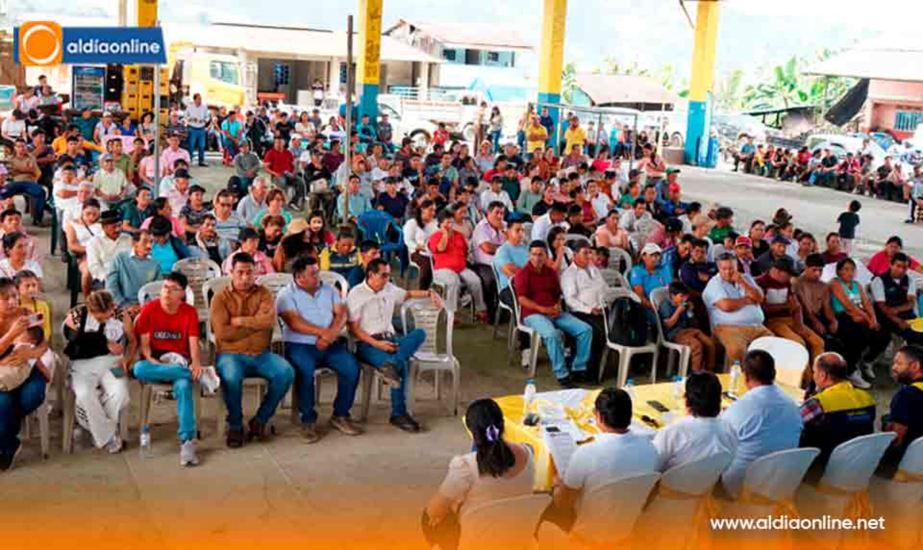 ALCALDE DE PANGUA  WILSON CORREA ENTREGA NUEVO EQUIPO CAMINERO EN MEDIO DE LA EMERGENCIA INVERNAL