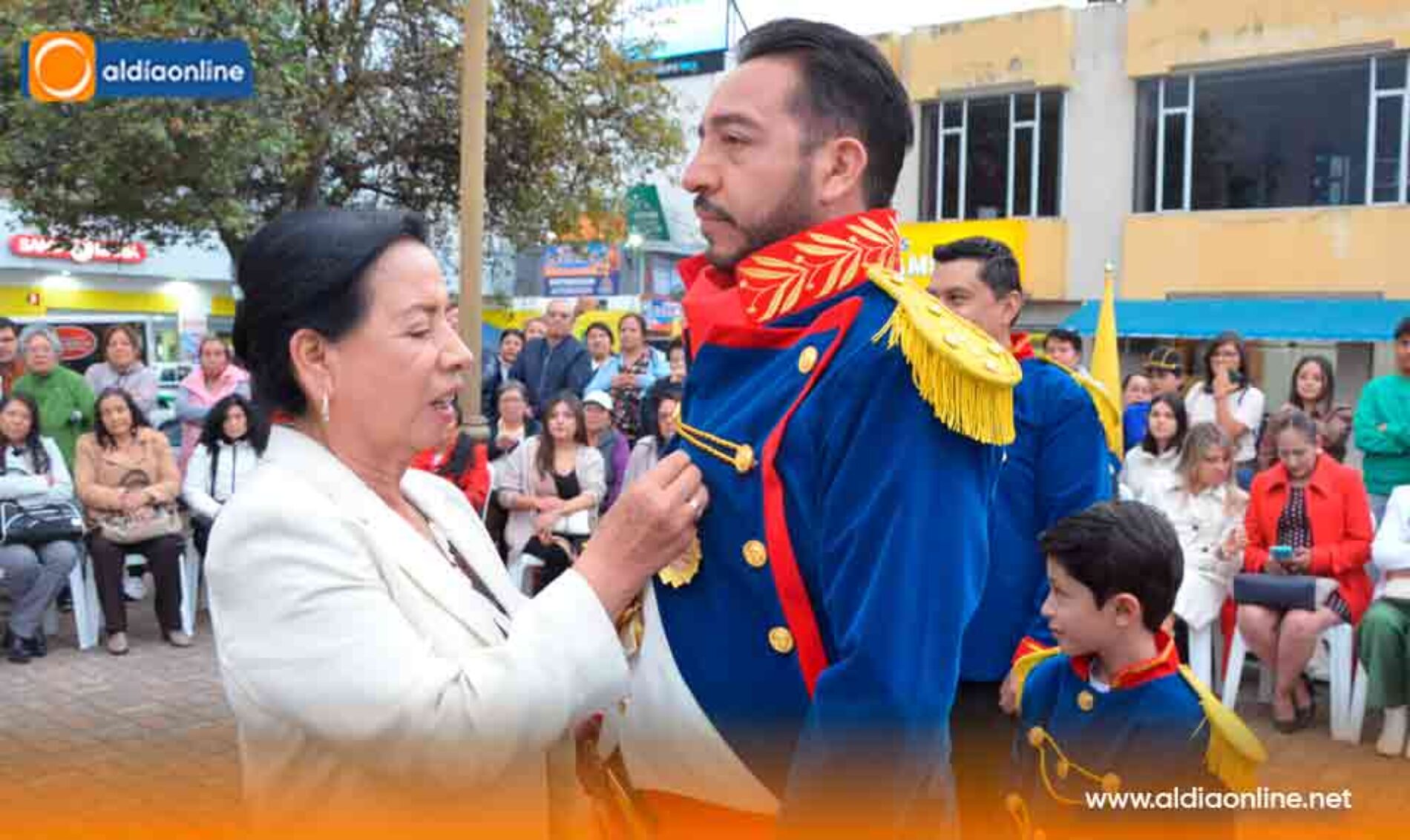 EMOTIVA ENTREGA DEL SABLE AL NUEVO MARISCAL EN LA CALLE DOS DE MAYO DIEGO SÁNCHEZ GRANDES (Videos)