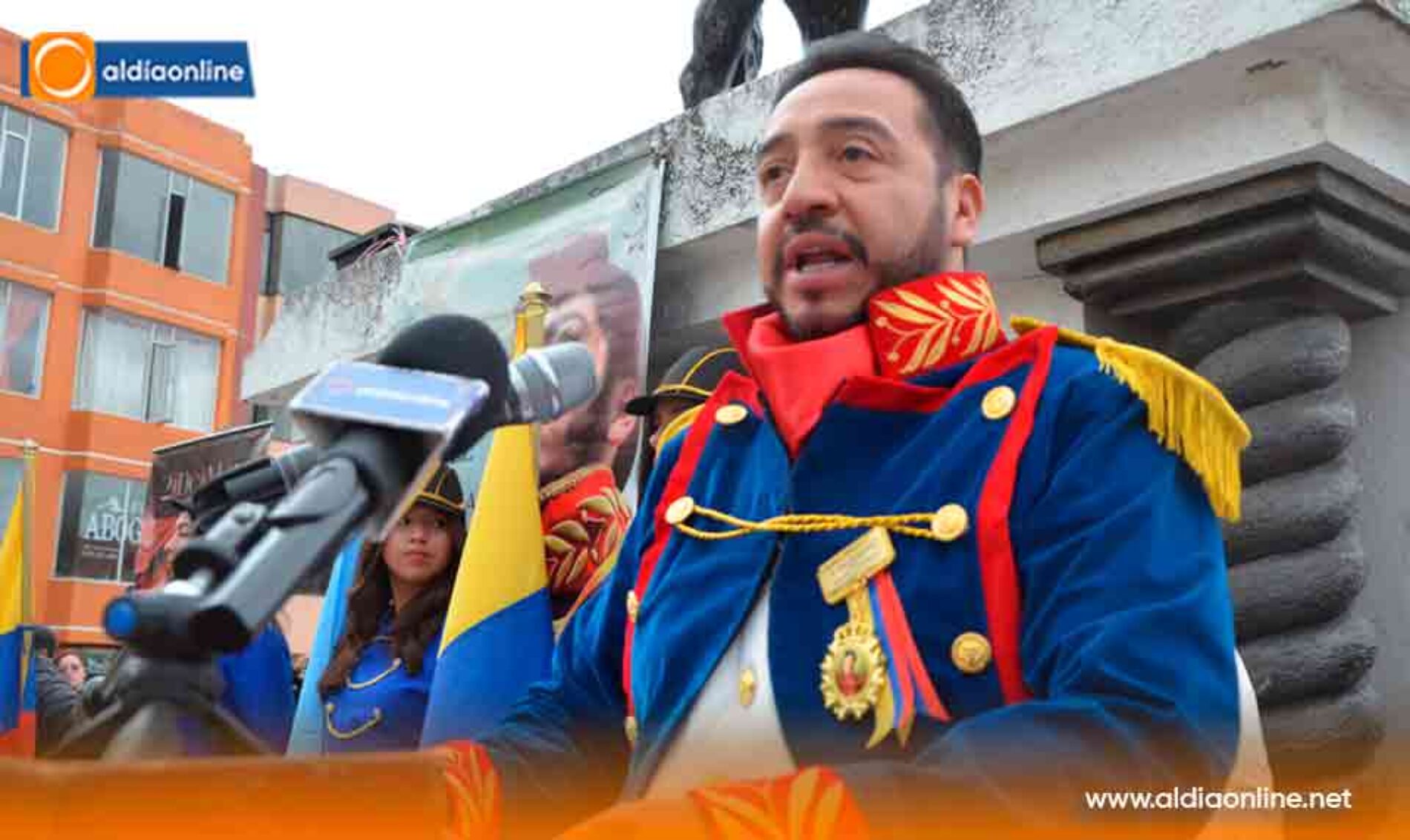 EMOTIVA ENTREGA DEL SABLE AL NUEVO MARISCAL EN LA CALLE DOS DE MAYO DIEGO SÁNCHEZ GRANDES (Videos)