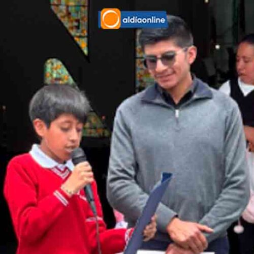 LA CÁMARA DE COMERCIO Y TURISMO DE SAQUISILÍ ENTREGA PIZARRAS A INSTITUCIONES EDUCATIVAS DEL CANTÓN.
