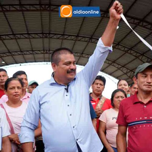 ALCALDE DE PANGUA  WILSON CORREA ENTREGA NUEVO EQUIPO CAMINERO EN MEDIO DE LA EMERGENCIA INVERNAL
