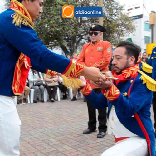 EMOTIVA ENTREGA DEL SABLE AL NUEVO MARISCAL EN LA CALLE DOS DE MAYO DIEGO SÁNCHEZ GRANDES (Videos)