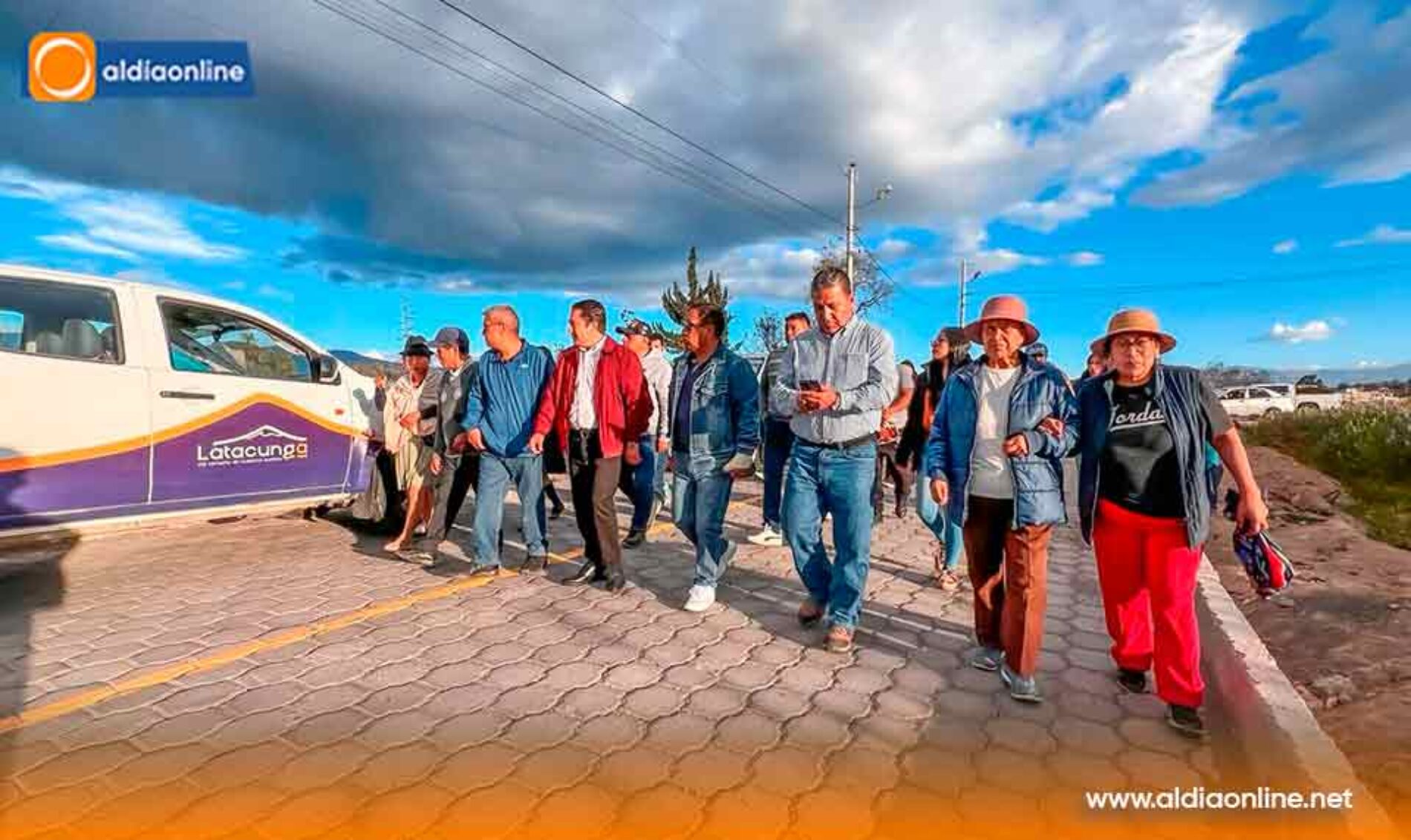 MÁS DE 500 FAMILIAS DE LA PARROQUIA ELOY ALFARO SE BENEFICIAN CON UN NUEVO ADOQUINADO
