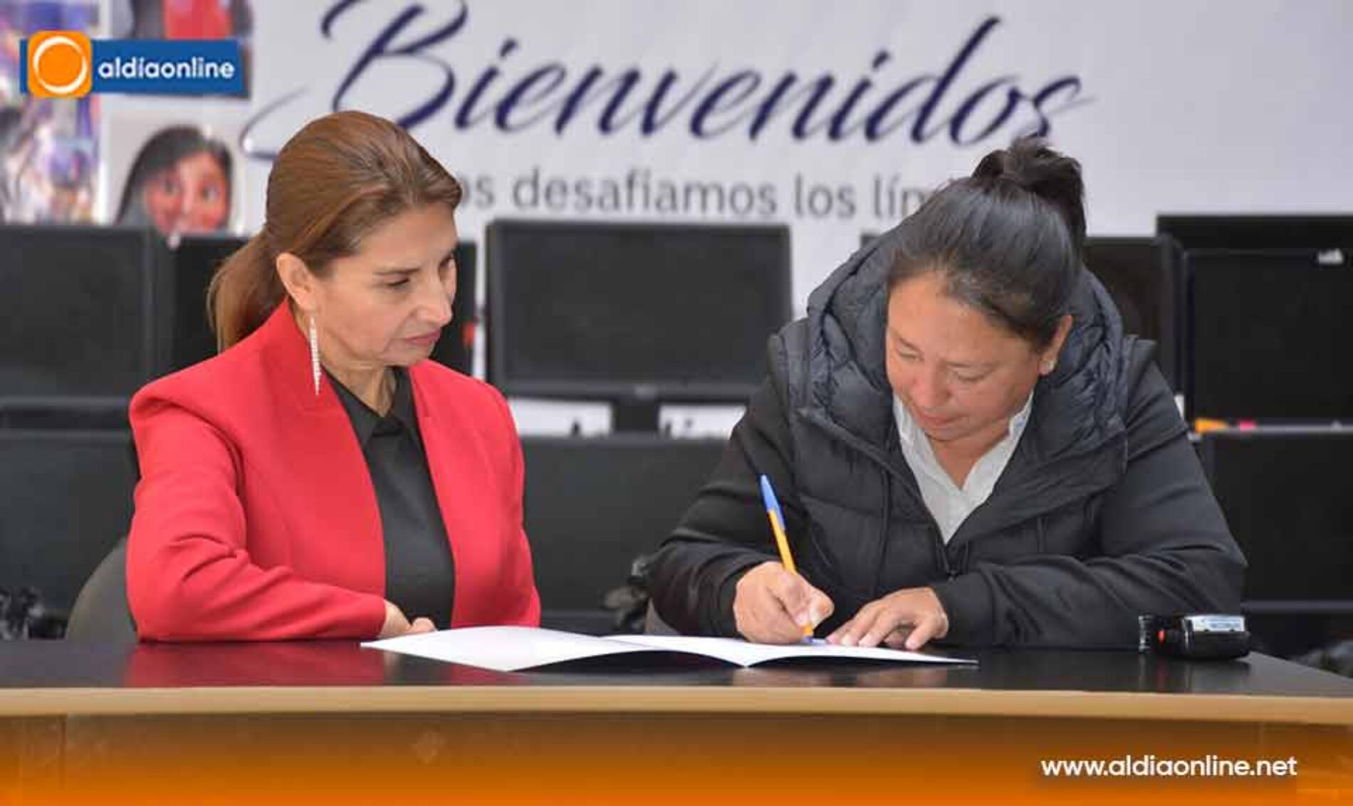 ENTREGA DE COMPUTADORA Y LIBROS FORTALECE EDUCACIÓN DE NIÑAS Y NIÑOS DE LA PROVINCIA