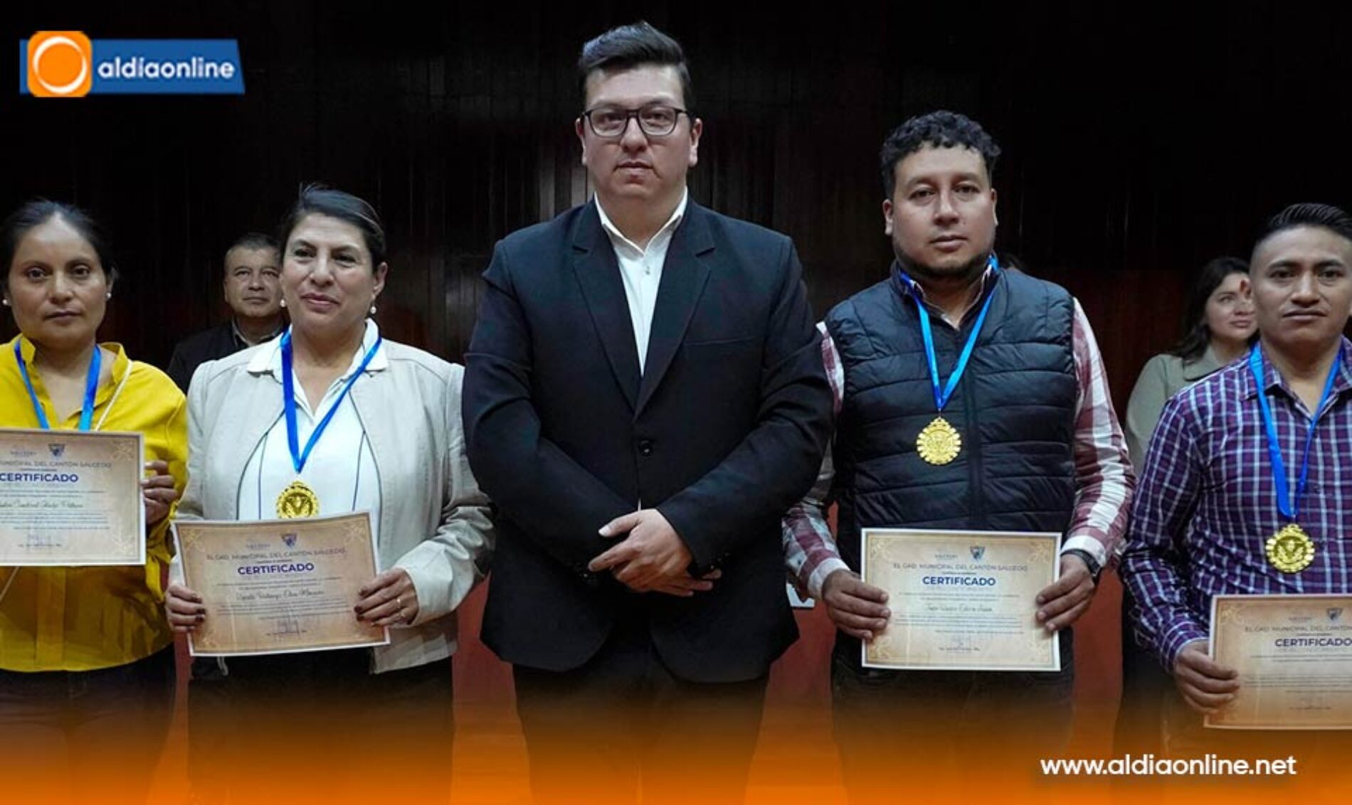 ALCALDE DE SALCEDO RECONOCIÓ LIDERAZGO JUVENIL EN TALLER SOBRE PREVENCIÓN DEL SUICIDIO Y VIOLENCIA DIGITAL