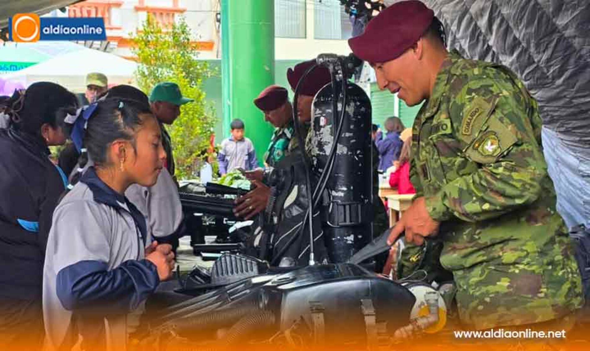 FERIA DE SEGURIDAD FORTALECE LA PREVENCIÓN Y PROTECCIÓN ESTUDIANTIL EN SALCEDO