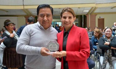 ENTREGA DE COMPUTADORA Y LIBROS FORTALECE EDUCACIÓN DE NIÑAS Y NIÑOS DE LA PROVINCIA