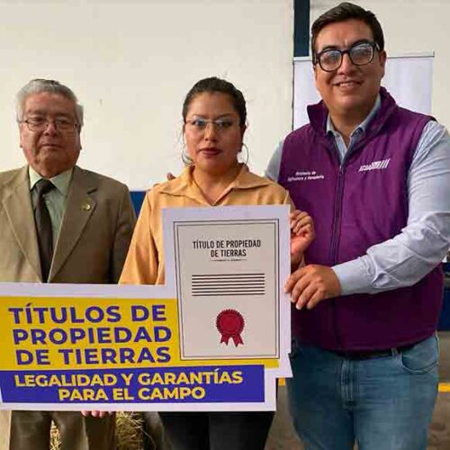 MAGP COTOPAXI ENTREGÓ TÍTULOS DE PROPIEDAD Y CARNETS AFC A PRODUCTORES DE LA PROVINCIA