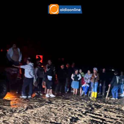 DERRUMBE BLOQUEA POR COMPLETO LA VÍA PUJILÍ – LA MANÁ Y DEJA AISLADOS A CIENTOS DE CONDUCTORES
