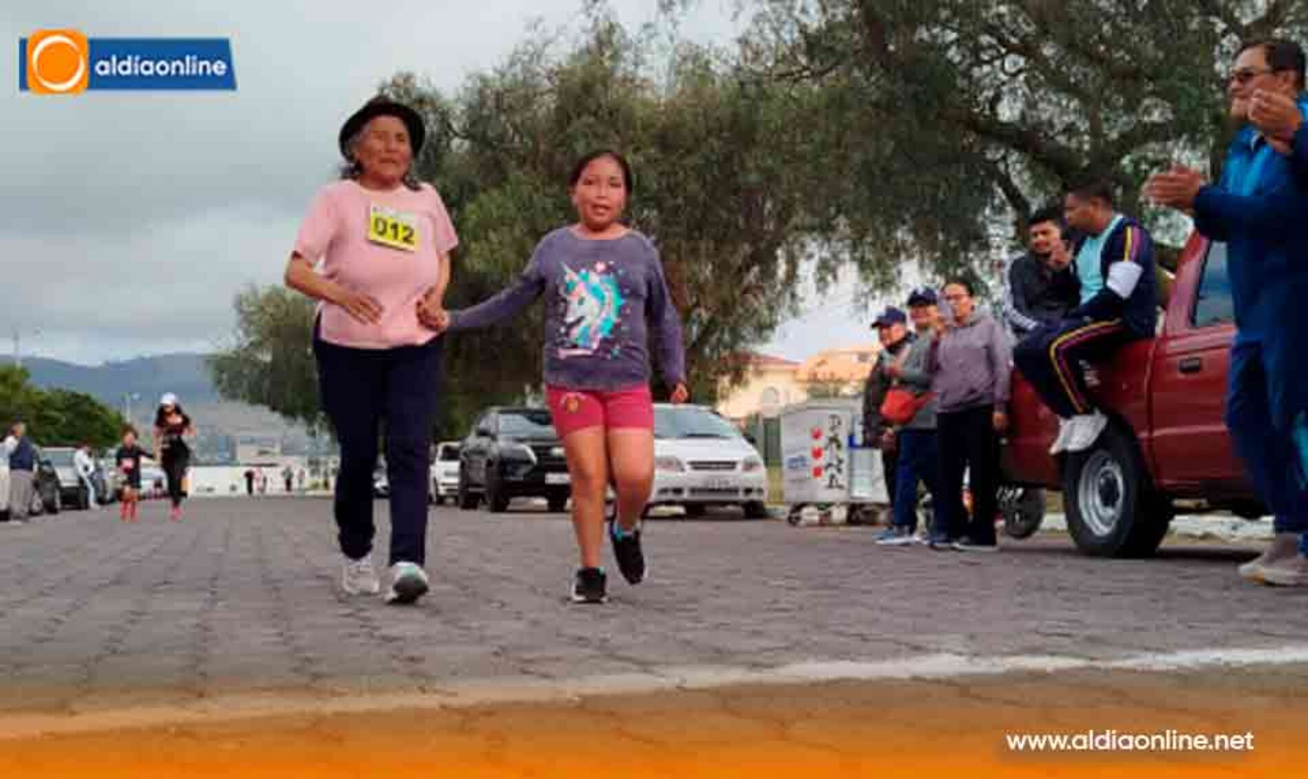 “CORRIENDO Y CELEBRANDO A MAMÁ” EMOTIVA JORNADA QUE UNIÓ GENERACIONES EN SALCEDO (Videos)