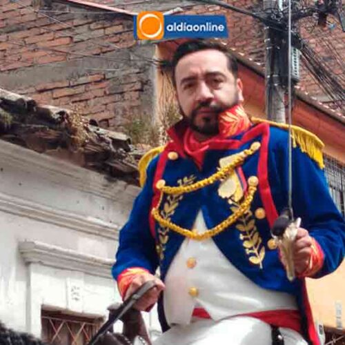 MORADORES DE LA CALLE DOS DE MAYO REVIVE LA PRESENCIA HISTÓRICA DEL MARISCAL SUCRE DE 1820 (Video)