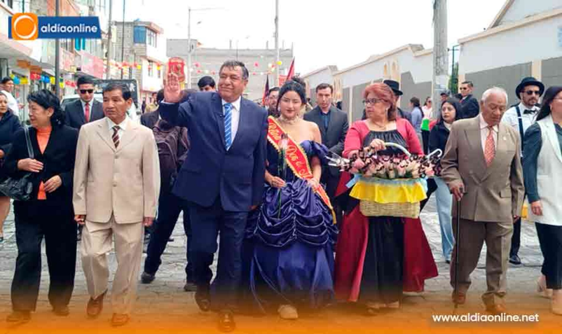 MORADORES DE LA CALLE DOS DE MAYO REVIVE LA PRESENCIA HISTÓRICA DEL MARISCAL SUCRE DE 1820 (Video)