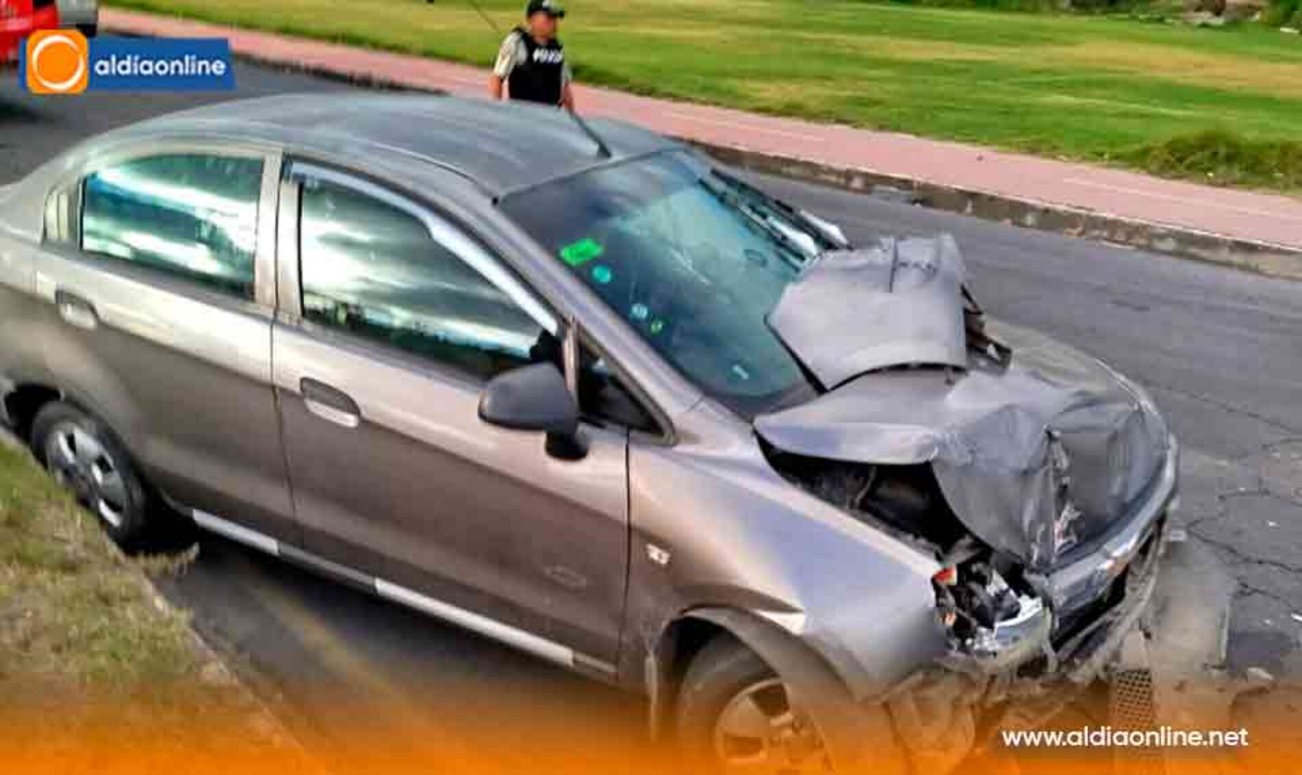 FUERTE CHOQUE ENTRE BUS Y AUTOMÓVIL ALTERA LA CALMA EN LA VÍA SAQUISILÍ–LATACUNGA