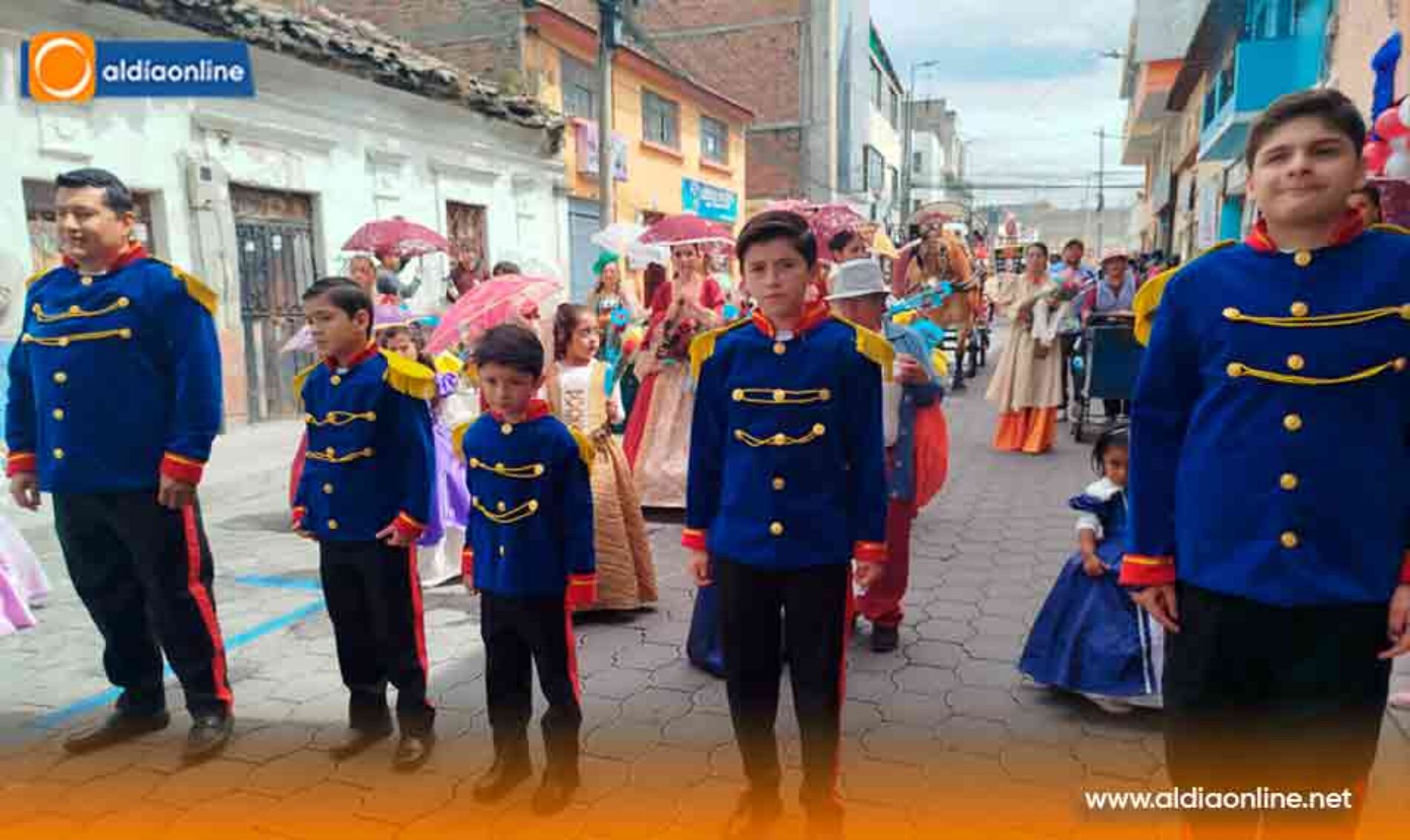 MORADORES DE LA CALLE DOS DE MAYO REVIVE LA PRESENCIA HISTÓRICA DEL MARISCAL SUCRE DE 1820 (Video)