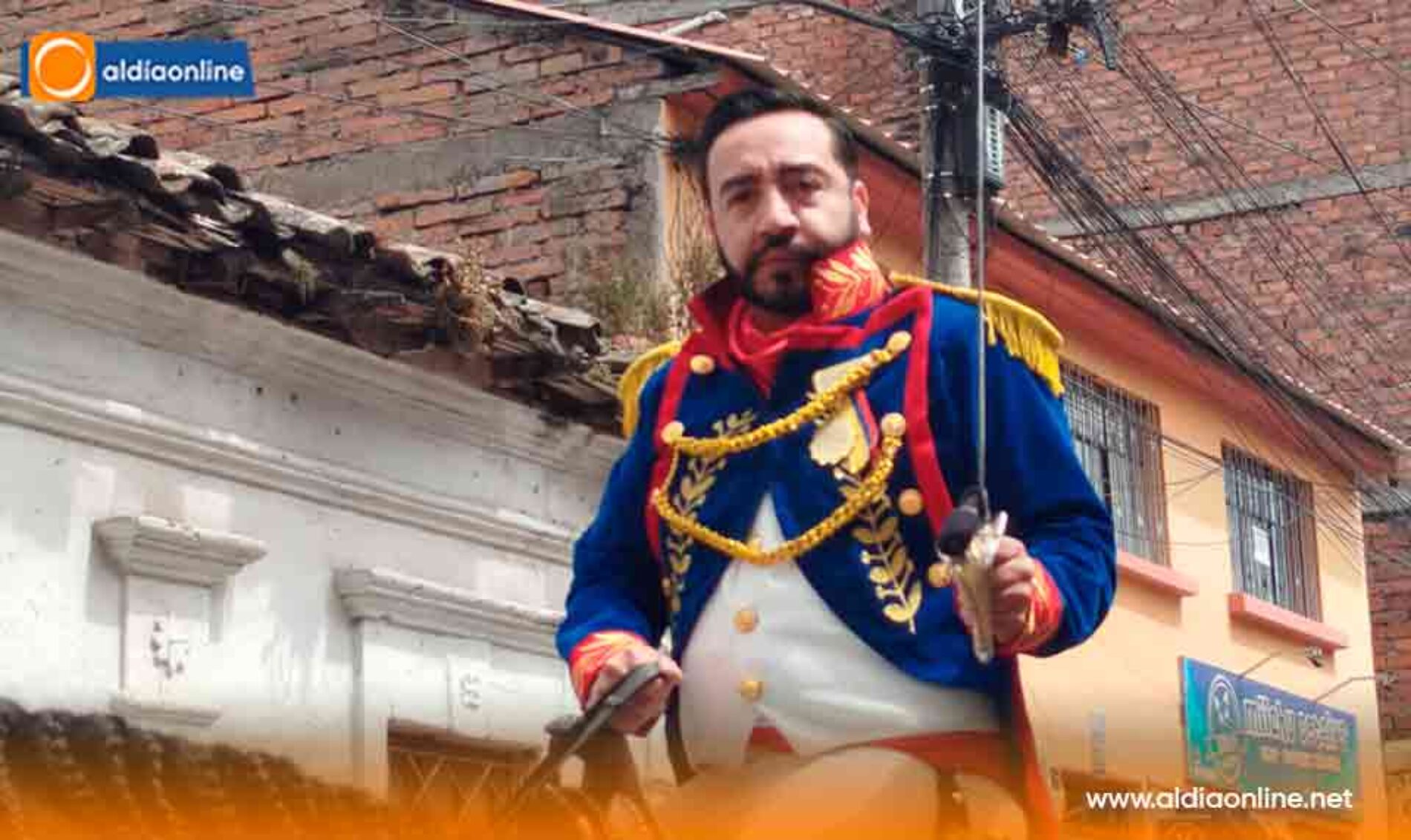 MORADORES DE LA CALLE DOS DE MAYO REVIVE LA PRESENCIA HISTÓRICA DEL MARISCAL SUCRE DE 1820 (Video)