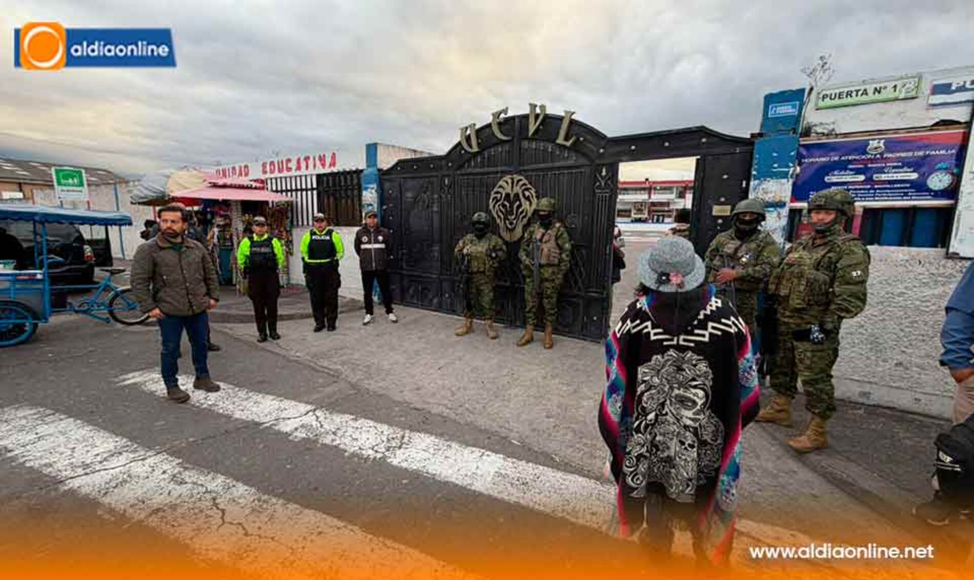 GOBERNADOR DE COTOPAXI REFUERZA CONTROLES DE SEGURIDAD EN LA UNIDAD EDUCATIVA VICENTE LEÓN