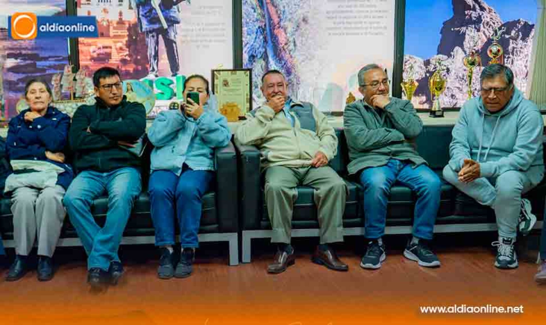 REUNIÓN ENCABEZADA POR EL ALCALDE JAVIER VELÁSQUEZ APLAZA SESIÓN DE CONCEJO PARA ATENDER DEMANDAS CIUDADANAS